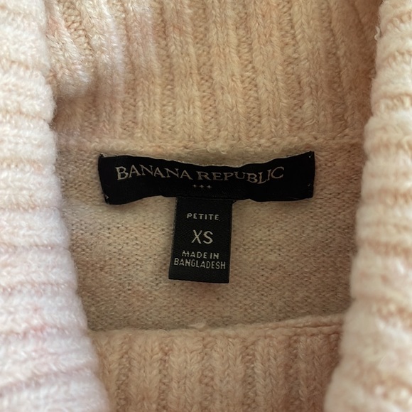 Banana Republic Petite Sweater - Picture 2 of 2